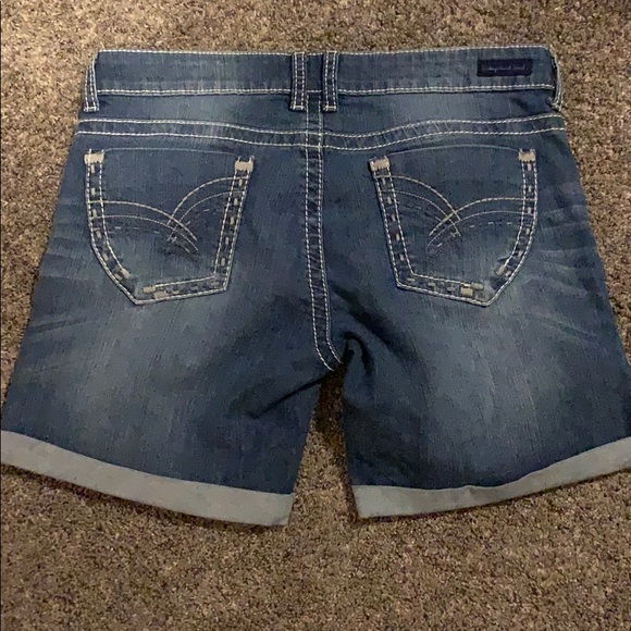 Denim shorts - Picture 7 of 8